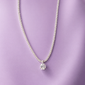 Collar de plateado con diamante