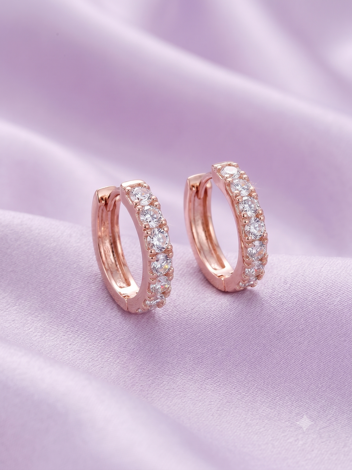 Aretes de oro rosa con diamantitos